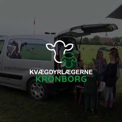 Kvægdyrlægerne Kronborg logo på mørk baggrund