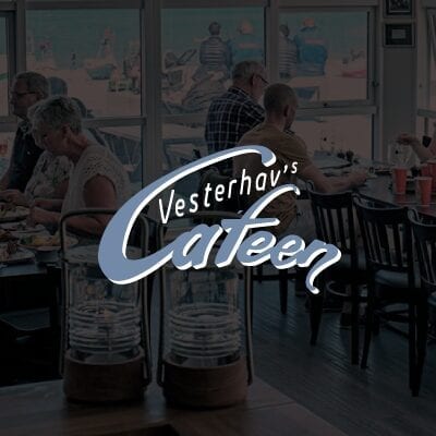 Vesterhavs Cafeen logo på baggrund