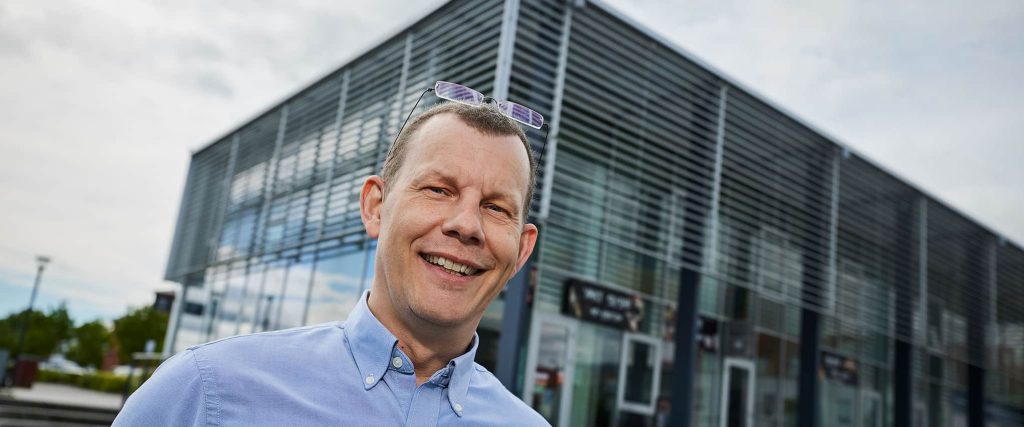 Jacob Spalding foran hans lokation i Thisted