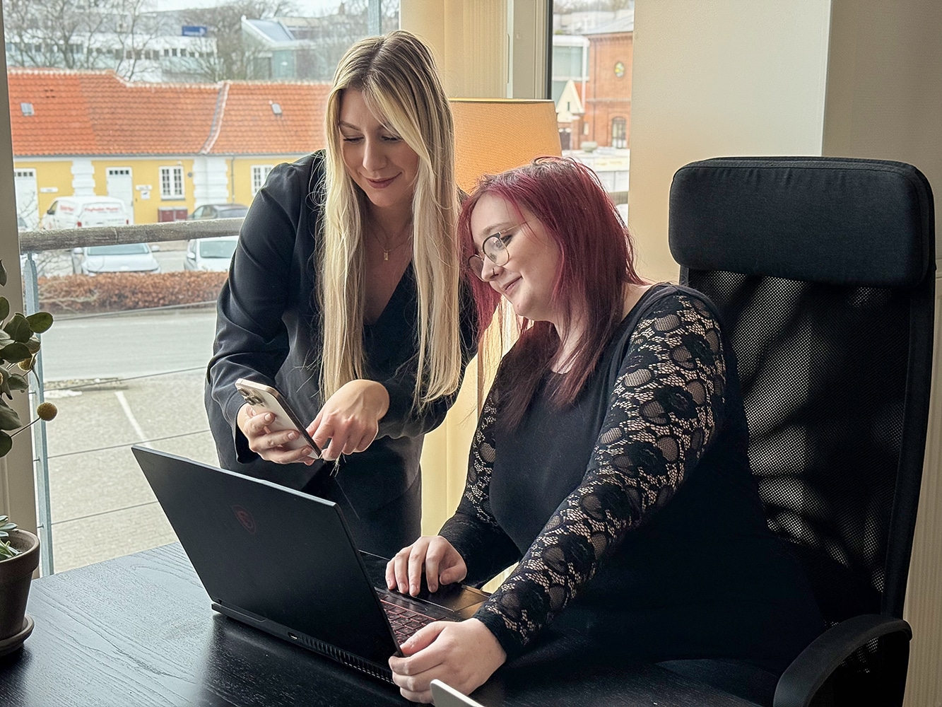 Julie og Pernille snakker SoMe